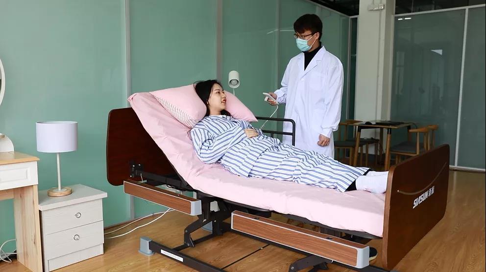 四功能電動護(hù)理床