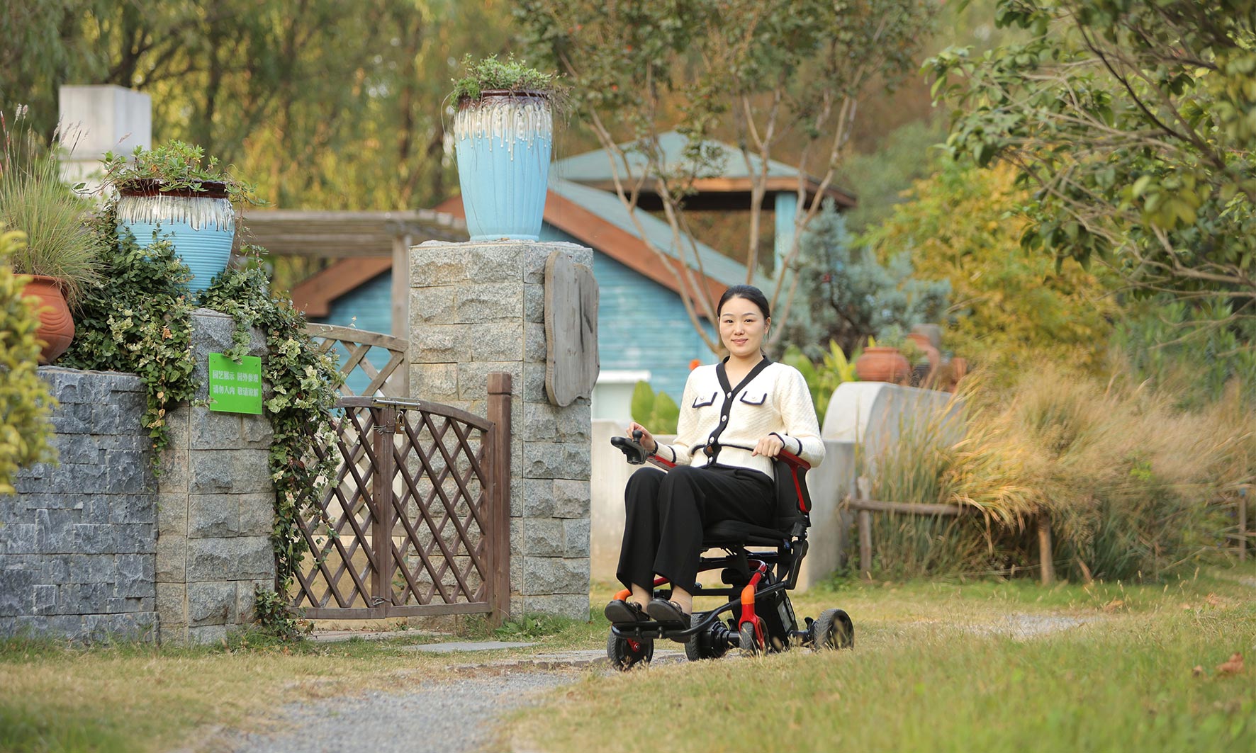 KZ系列輕便折疊型電動(dòng)輪椅